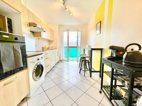 Colmar - La Cigogne - Balcon - Vue Dégagée - Netflix - Wifi Fibre - Parking gratuit - Quartier populaire, Кольмар (фото 5)