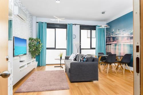 -MalagaSunApts- Modern CityCentre Pool&Parking 3