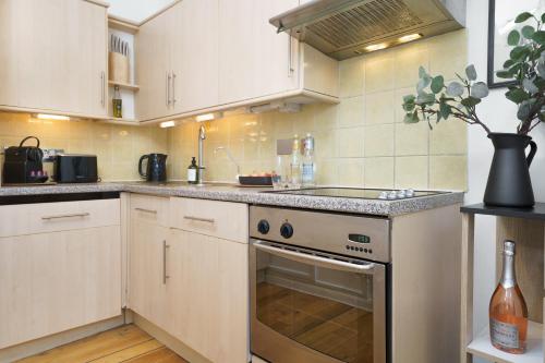 Picture of Best Location Oxford Str, Soho 2 Bedr, 3 Beds, 2 Bath