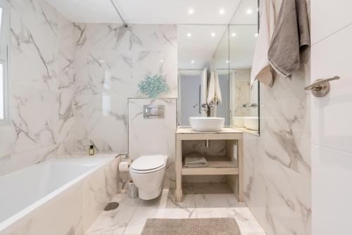 Azahara 1 8B Beautiful apartment frontline golf in popular Aloha