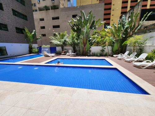 Lindo Flat Capitania Varam , WI FI , 2 aparelhos de ar condicionado , servico de praia , enorme saca