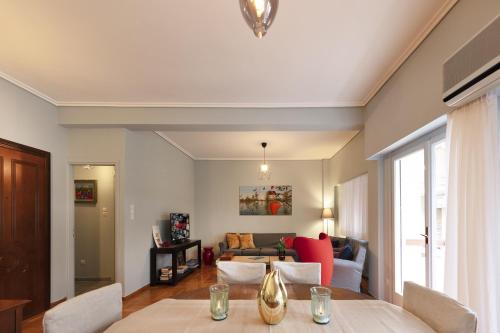 Spacious 3 Bedroom apt near Acropolis museum - main image