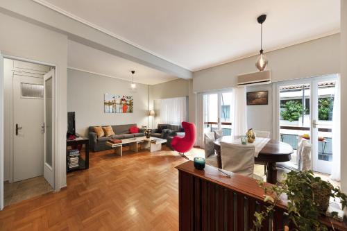 Spacious 3 Bedroom apt near Acropolis museum - image 10