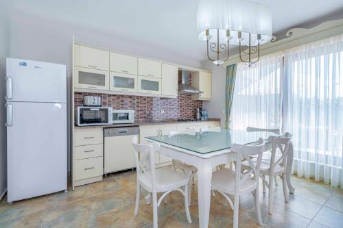 Alya Villa Hotel - image 4