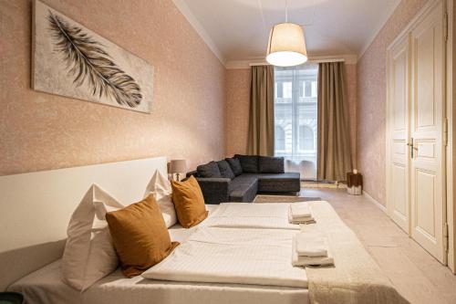 Rose Ruterra Suite 1