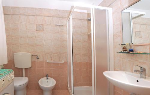 Two-Bedroom Apartment (6 Adults) image 10