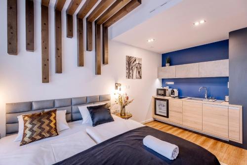Amadé Apartmanok 2 with free parking
