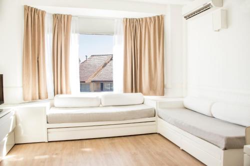2 bedrooms, 5 beds