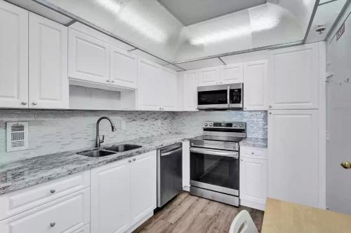 Amazing Apartment on hollywood beach TIDES in Hollywood, USA