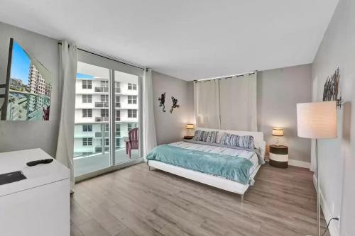 Amazing Apartment on hollywood beach TIDES in Hollywood, USA