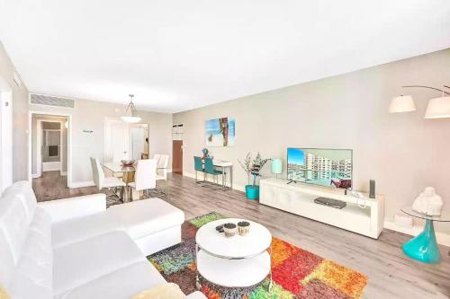 Amazing Apartment on hollywood beach TIDES in Hollywood, USA