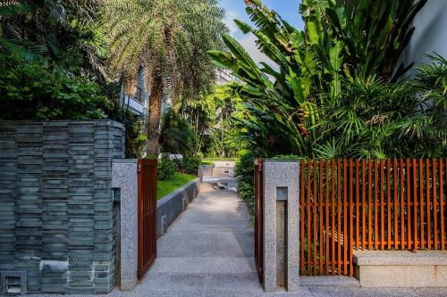 Beachfront 2br home with private jacuzzi pool on stunning Naithon beach 3 - 숙소 외관
