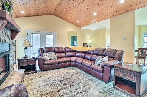 Cozy Home with Patio, 2 Mi to Dale Hollow Lake! in Frogue, USA
