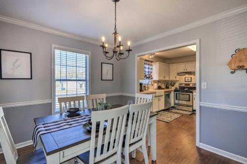 Charming Newnan Getaway - 2 Mi to Newnan Square!