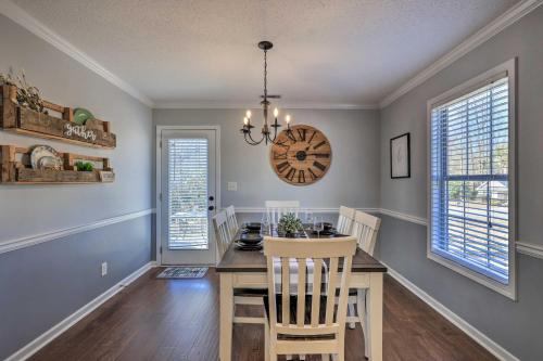 Charming Newnan Getaway - 2 Mi to Newnan Square!