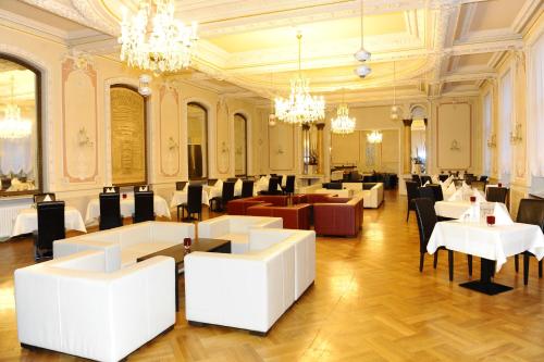 Restaurant, HELIOPARK Bad Hotel Zum Hirsch in Baden-Baden