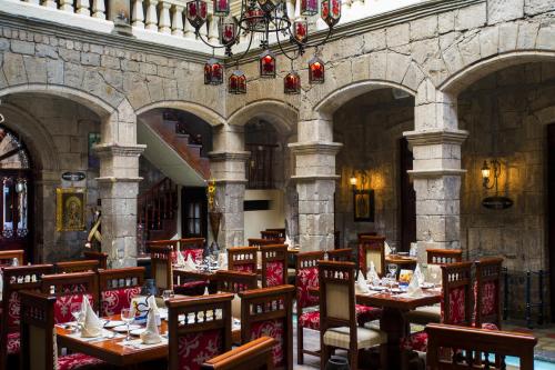 餐廳, 洛卡廣場精品酒店 (Roka Plaza Hotel Boutique) in 安巴托