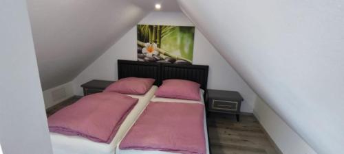 Roggendorf Zimmervermietung Room Type - Large Twin Room