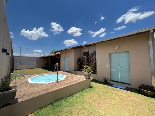 Casa c/quartos separados + churrasqueira ampla.
