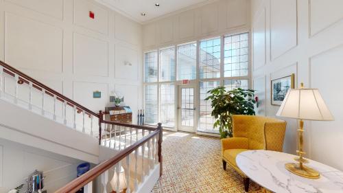 ล็อบบี้, เดอะฟาร์มิงตัน อินน์ (The Farmington Inn) in ฟาร์มิงตัน (CT)