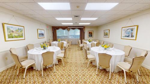 ศูนย์ธุรกิจ, เดอะฟาร์มิงตัน อินน์ (The Farmington Inn) in ฟาร์มิงตัน (CT)