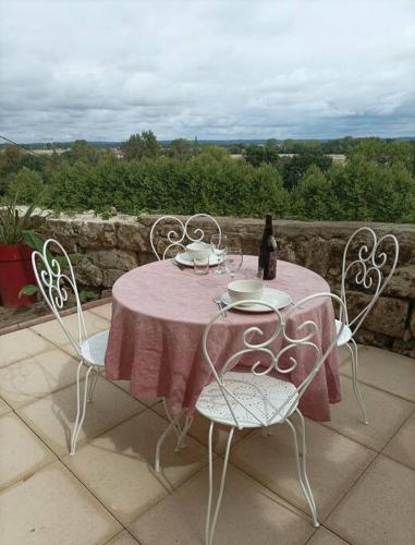 Gite des Perreyeurs - maison troglodyte avec vue sur Loire