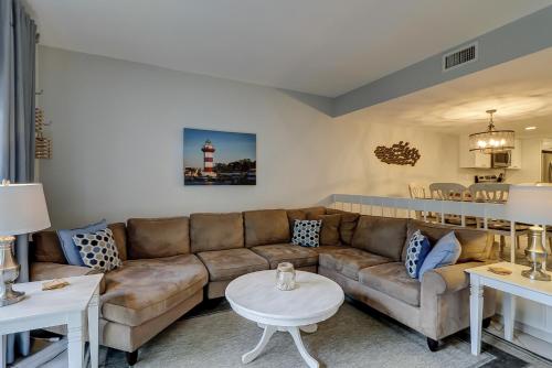 Luxury Updated 3 BR Stoney Creek Condo Harbourtown Bikes & Beach Gear included in Harbour Town