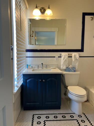 Elaine's Cape May Boutique Hotel - Tap to explore photos