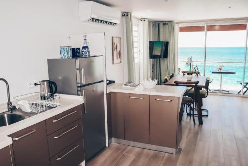 PARADISE VIEW 1 bed-room water front studio at Grand Case in Ilha de São Martinho