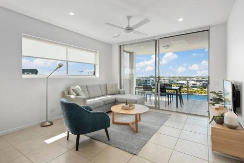 Waterfront 2brm resort style apartment