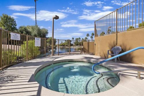 Studio on the Lake w/ Pool, Hot Tub & Tennis, Chandler (Foto 4)