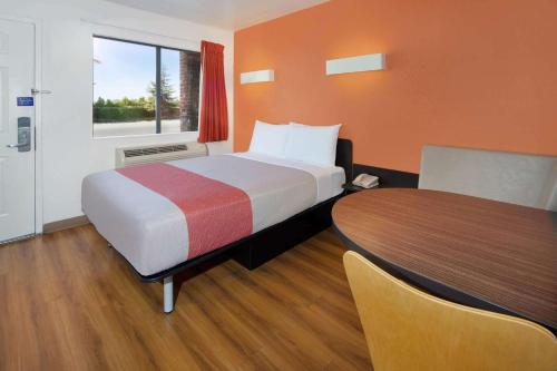 1 queen bed