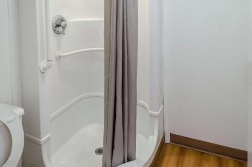 Motel 6-Charleston - North - image 6