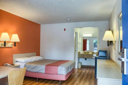 Motel 6-Seattle, WA - South