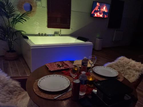 Ételek és italok, Evasion Romantique suite de luxe jacuzzi jardin privé proche Paris (Evasion Romantique suite de luxe jacuzzi jardin prive proche Paris) in Saint-Prix (Ile-de-France)