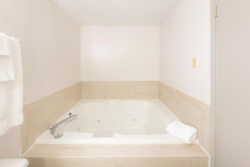 Holiday Inn Express Philadelphia NE-Bensalem, an IHG Hotel in Bensalem, USA