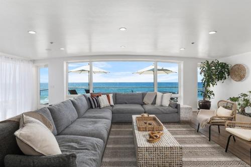 Oceanfront, Private Patio, BBQ, On The Strand in Oceanside, USA