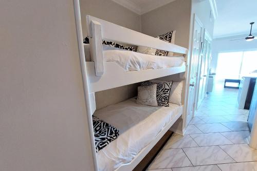 Royal Palms 1306 Condo - main image