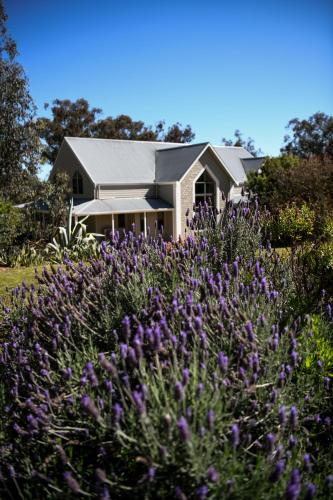 Tamworth Country Escape with a beautiful swimming pool!