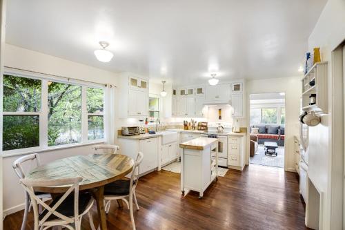 Cloverdale Creekside Retreat in Cloverdale (CA)