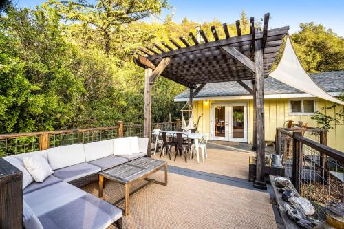 Cloverdale Creekside Retreat in Cloverdale (CA)