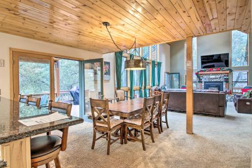 Spacious Pine Mountain Club Cabin with Fire Pit