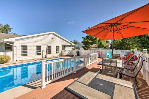 Spacious Palmyra Home with Fire Pit and Deck! in Palmyra, USA
