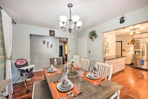 Spacious Palmyra Home with Fire Pit and Deck! in Palmyra, USA