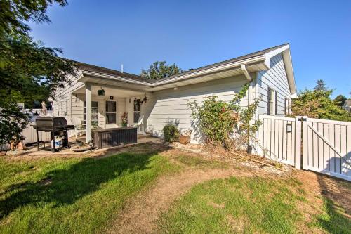 Spacious Palmyra Home with Fire Pit and Deck!