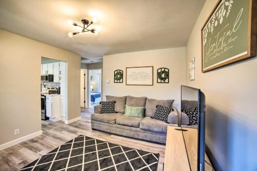 Cozy Hobart Retreat Less Than 9 Mi to Lake Michigan! in Hobart, USA