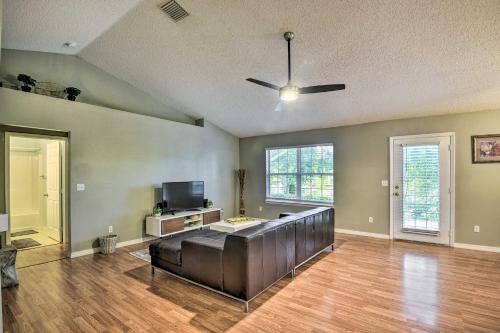 Deltona Retreat with Yard and Grill Pets Welcome! in Deltona, USA