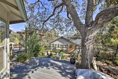 Welcoming Tehachapi Home with Deck and Grill!