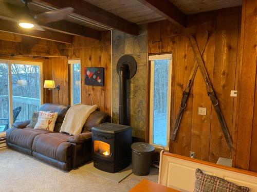 Mandys Mountain Chalet in Dover, USA