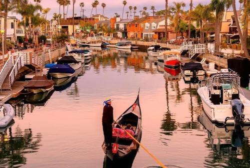 Beautiful 2 Story Right by the Water, Ocean View - Accommodation - Long Beach